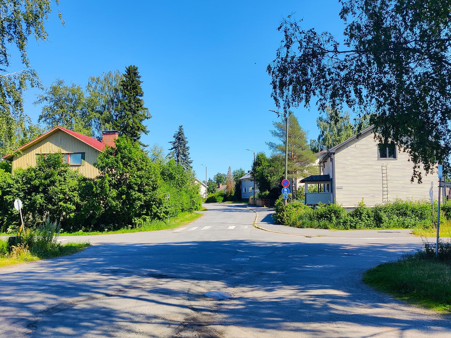 Should I Move Back in With My Parents to Save Money?