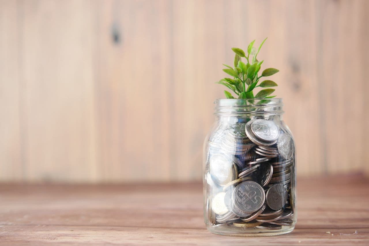 Best Ways to Save Money on a Low Income — featured image