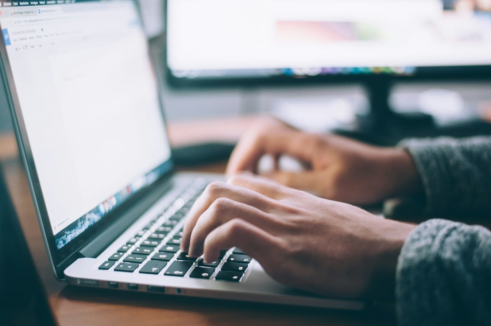 How Do I Choose Web Hosting in 2026?